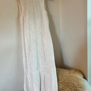 CREATURES OF COMFORT WHITE MINIMALIST PLEATED DRESS LIGHT AS A FEATHER